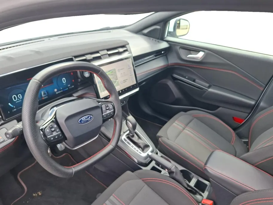 Ford Puma ST-Line | Stoel- stuur en voorruitverwarming | Trekhaak | Kantel / schuifdak | Adaptieve led koplampen | All weather banden