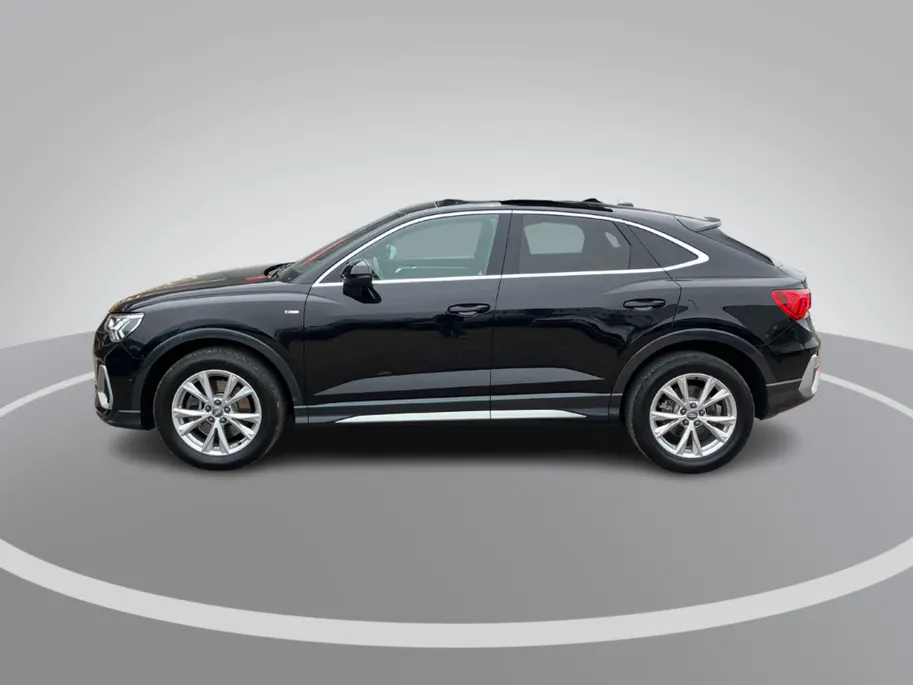 Audi Q3 Sportback 45 TFSI quattro 230pk S Edition · Panoramadak · Trekhaak · Apple/Android Car Play · Camera · Stoelverwarming · Adaptive Cruise Control ·