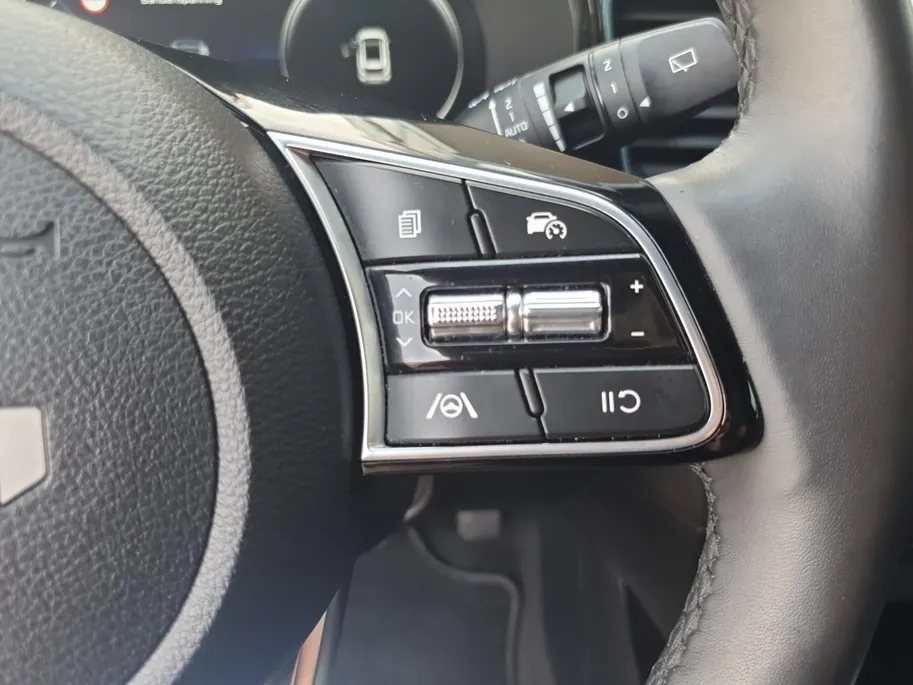 Kia Ceed 1.0T Design Edition | Stoel en stuurverwarming | Dodehoek detectie | Navigatie | Camera | Apple carplay / Android Auto | JBL sound system |