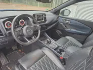 Nissan QASHQAI 1.3 MHEV Xtronic Tekna Plus | Panorama Dak | Dodehoekdetectie | Automaat | Trekhaak | Navigatie | 360 Camera | Head-up display | stuur verwarmd | Voorstoelen verwarmd | Leer | BOSE | Verwarmde voorruit