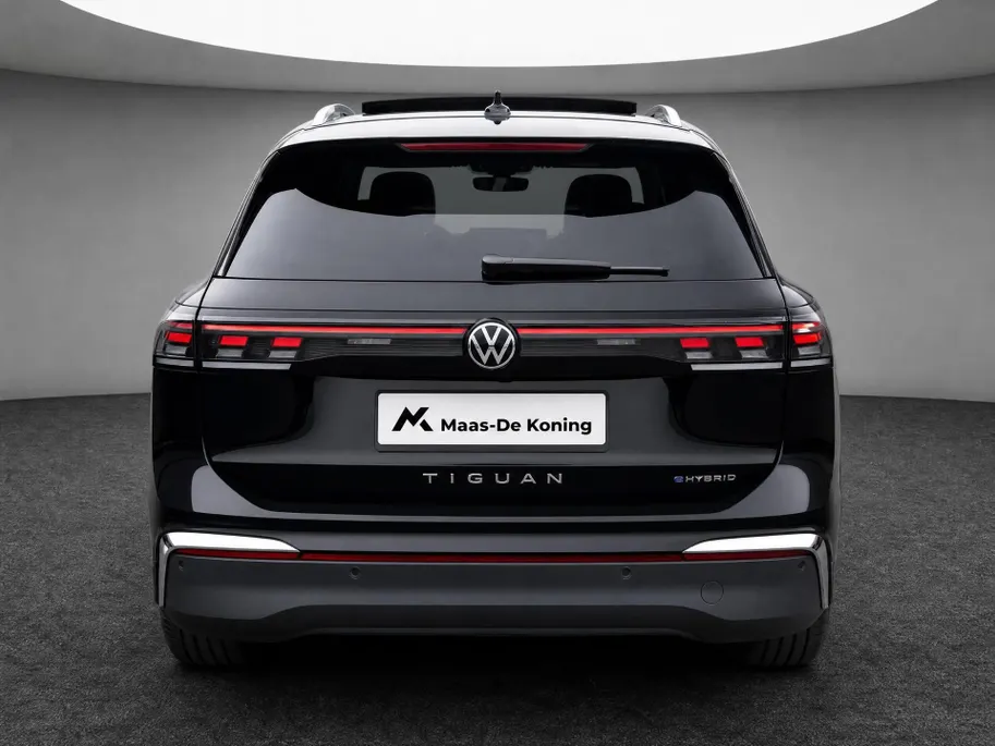 Volkswagen Tiguan 1.5eHybrid 150kW/204PK Elegance · Leder · Panoramadak · Trekhaak · 360°Camera · Garantie t/m 08-09-2030 of 100000km.