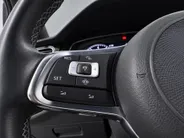 Volkswagen Golf 1.5 TSI 150pk DSG Highline Business R · Apple/Android Car Play · Afneembare Trekhaak · Navigatie · Virtual Cockpit · 17'' Inch · R-line ·