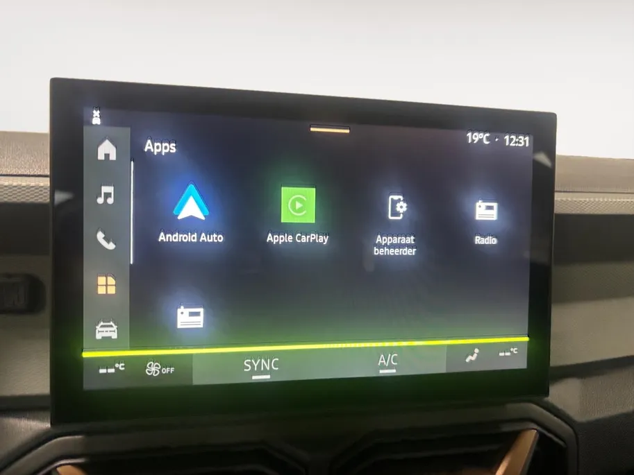 Dacia Bigster 1.2 Mild Hybrid 140 Extreme NAVI AIRCO CAMERA SCHUIFKANTELDAK CRUISE CONTROLE TREKHAAK ZWARTE VELGEN PAS 6000KM ONRGINEEL NEDERLANDS