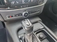 Volvo V90 2.0 T4 Momentum | Stoel en stuurverwarming | Elektrisch bedienbare voorstoelen | Camera | Lederen bekleding | Navigatie | Parkeersensoren voor en achter | Elektrische achterklep |