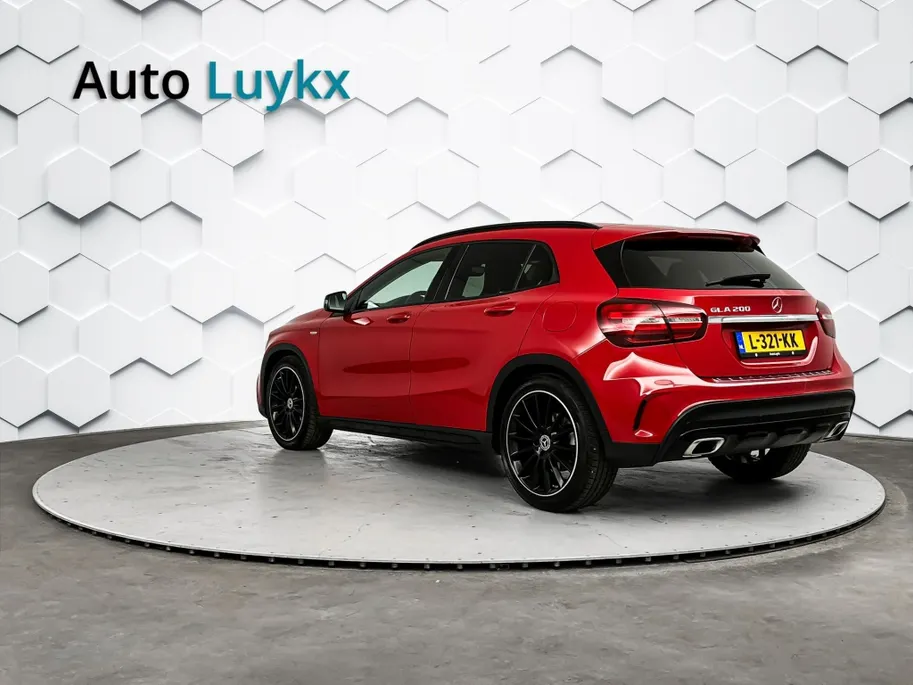 Mercedes-Benz GLA 200 Premium Automaat | Navigatie | Elektrische Achterklep | Lederen Bekleding