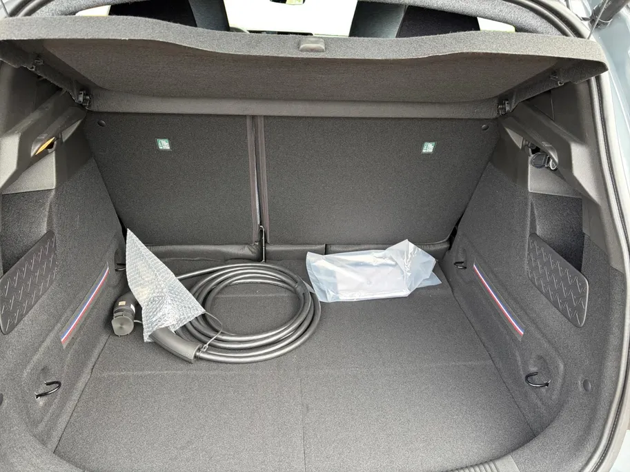 Renault 4 comfort range techno 52 kWh | Profiteer nu van €1800,- Zeeuw & Zeeuw voorraadkorting | NU met GRATIS 5 jaar fabrieksgarantie | 409KM Actieradius | Pack winter.