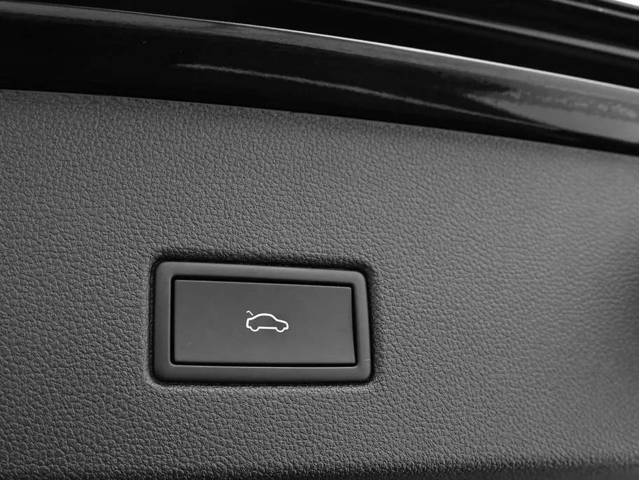 Volkswagen T-Roc 1.5 TSI 150pk DSG Style · Panoramadak · Camera · Elek. Achterklep · Dodehoeksensor · Stoelverwarming · Apple/Android Car Play ·