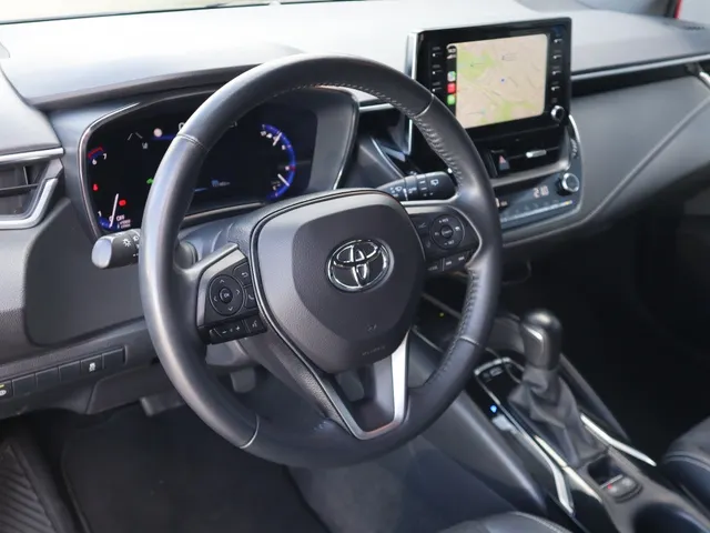 Toyota Corolla Touring Sports 1.8 Hybrid Dynamic Trekhaak | All Seasons | Carplay | Stoelverwarming