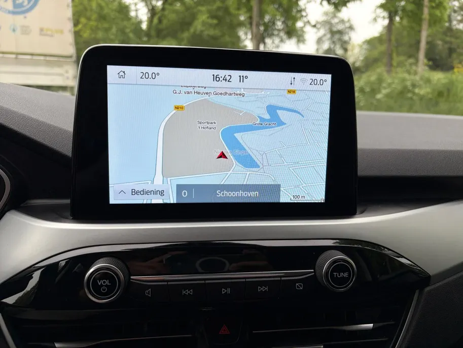 Ford Kuga 1.5 EcoBoost Titanium 150PK | Trekhaak (1800kg trekgewicht) | Navigatie | Parkeersensoren | Privacy Glass | Winter Pack