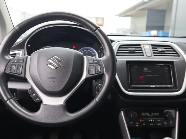Suzuki S-Cross SX4 1.6 Comfort | Carplay | Trekhaak | All Seasons