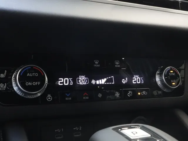 Mitsubishi Outlander 2.4 PHEV Black Edition | Stoel Massage | Schuif/Kantel Dak