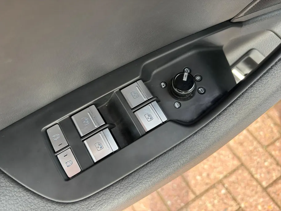 Audi A6 Avant 55 TFSI e quattro Competition *Navi*360Camera*Schuif/kanteldak*Climate Control*Adapt. Cruise Control*Stoel/stuurverwarming*Elektr. bedienbare stoelen*ETC!