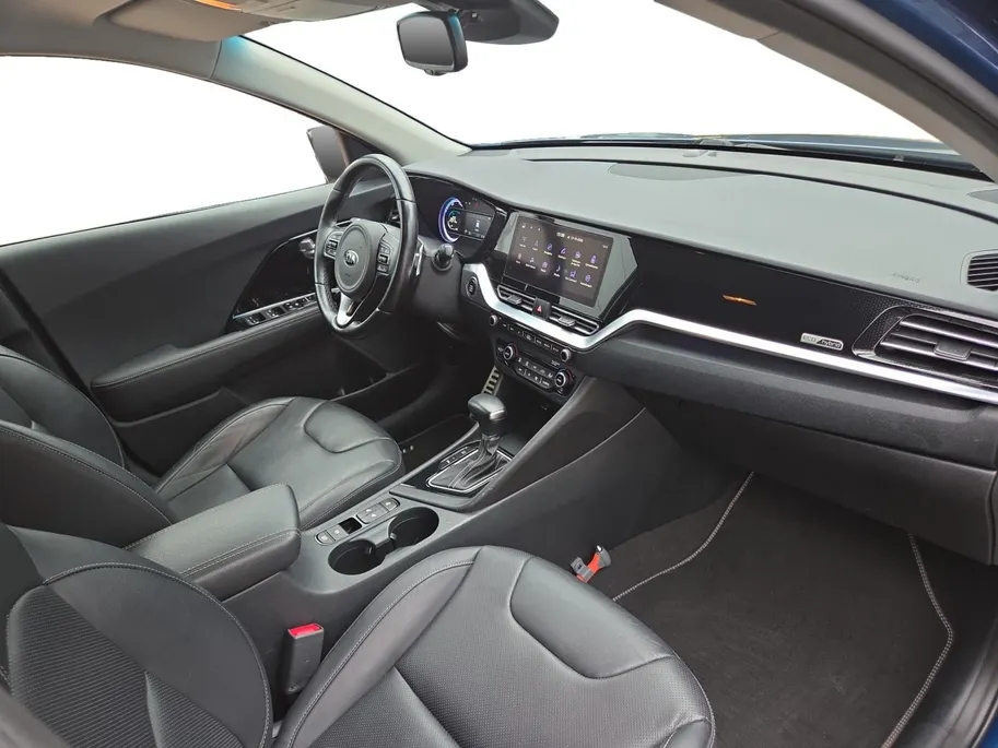 Kia Niro 1.6i Hybrid DynamicPlusLine Dealer onderhouden | Trekhaak | Stoel/stuurverwarming | Dodehoek detectie | Leder | Camera | Carplay & Android | Cruise Control Adaptief | Fabrieksgarantie t/m 23-9-2027 | NAP