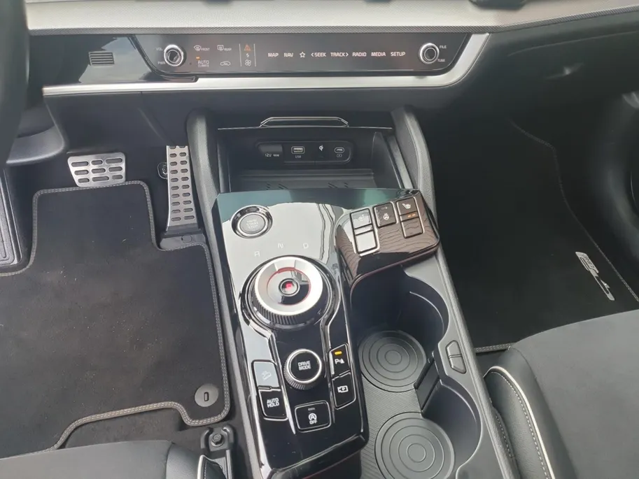 Kia Sportage 1.6T MHEV GT-Line | Stoel en stuurverwarming | Panorama schuifdak | Camera | Elektrisch bedienbare voorstoelen | Apple Carplay / Android Auto | Elektrische achterklep |