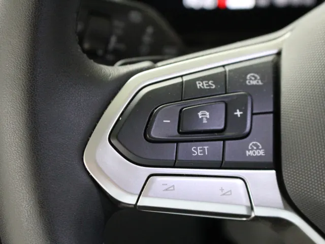 Volkswagen Tiguan 1.5 eHybrid Life Energy Navigatie | Trekhaak | 18' Velgen | 360 Camera | Stoelverwarming