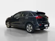 Kia e-Niro ExecutiveLine 64 kWh | Warmtepomp | Trekhaak Afneembaar + 13-Polige Stekker | Elektrisch verstelbare Voorstoelen | Bestuurdersstoel + Geheugen | Elektrisch Bedienbaar Schuif / Kanteldak | Stoelverwarming + Stoelkoeling | Stuurverwarming | JBL Geluidsinsta