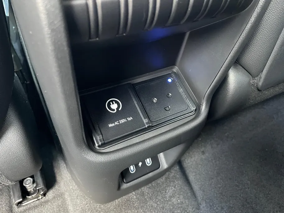 Hyundai Kona Electric Premium 64.8 kWh | Nieuw | Uit voorraad leverbaar | Zeer compleet | 440 km range | Hyundai Rotterdam - Noord |