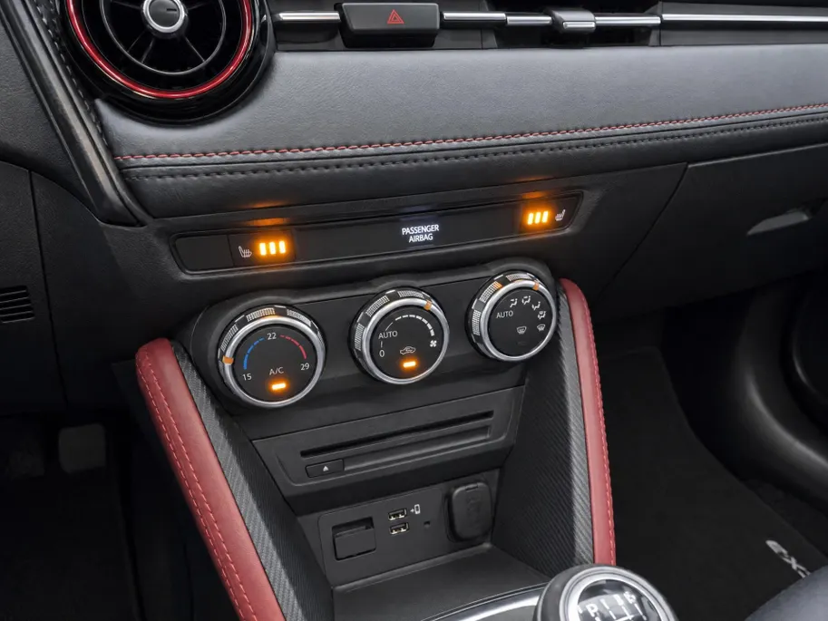 Mazda CX-3 2.0 SkyActiv-G 120 GT-M Trekhaak | HUD | Stoelverwarming | Navigatie | Lichtmetaal | Dodehoek detectie |