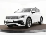 Volkswagen Tiguan 1.4 TSI eHybrid 245pk DSG R-Line Business · Camera · Inklap. Trekhaak · Dodehoeksensor · Parkeer Assistent · Stuur- & Stoelverwarming · 19'Velgen ·