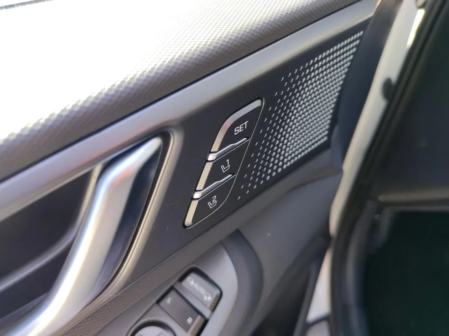 Hyundai IONIQ 1.6 GDi PHEV Premium | schuif/kanteldak | Zeer zuinig | Vol opties | NU Rijklaarprijs! Incl.12 Maanden, APK, Onderhoudsbeurt etc! Premiumpakket gratis!