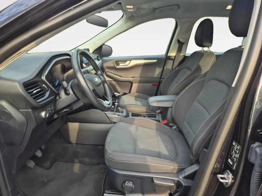 Ford Kuga 1.5 EcoBoost Titanium X | Bluetooth | Cruise Control | Climate Control | Stoelverwarming Voor en Achter | Trekhaak | LM Velgen | Parkeersensoren |