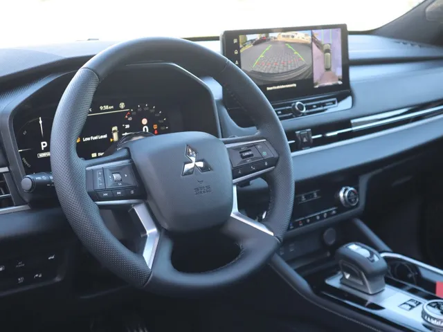 Mitsubishi Outlander 2.4 PHEV Instyle | Schui/Kantel Dak | Stoel Verwarming/Ventilatie | 1.600 KG Trekgewicht |