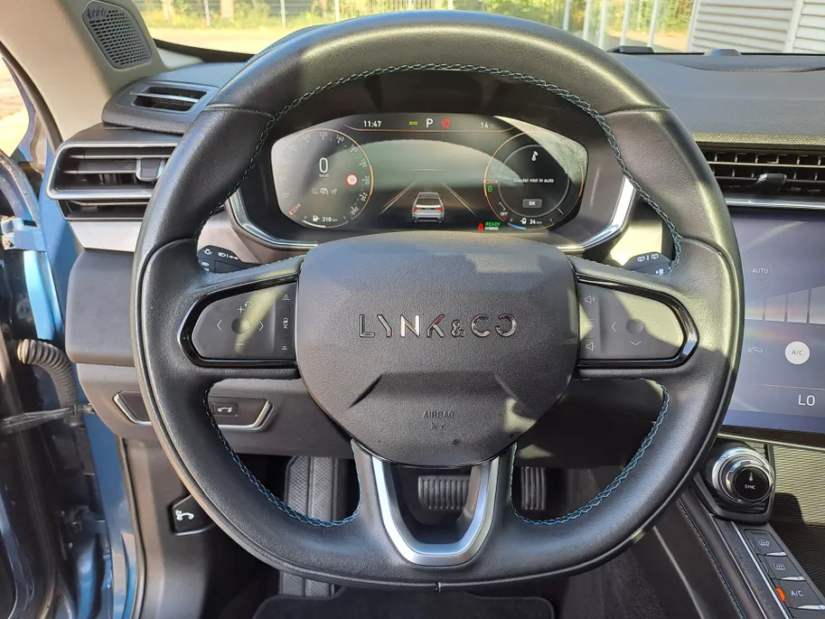Lynk & Co 01 1.5 PHEV | SOH 97,3% | Automaat | Camera | Navigatie | Climate Control | Trekhaak afneembaar | Apple Carplay/Android Auto | DAB | Keyless entry | Keyless start | Stoel verw.