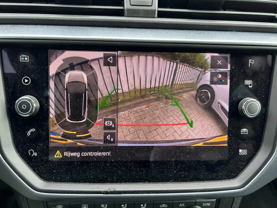 SEAT Arona 1.0 TSI Style Business Intense | Zeer Compleet! | Navi | Achteruitkamera | Sensoren | NU Rijklaarprijs! Incl.12 Maanden, APK, Onderhoudsbeurt etc! Premiumpakket gratis! |