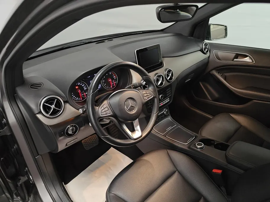 Mercedes-Benz B-Klasse 180 Ambition AUTOMAAT NAVI TREKHAAK LM VELGEN SCHUIFKANTELDAK HOGE INSTAP CRUISE CONTROLE PARKEERSENSOREN XENON VERLICHTING ZEER MOOIE AUTO