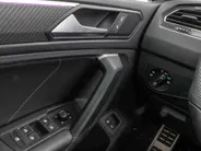 Volkswagen Tiguan 1.4 TSI eHybrid 245pk DSG R-Line Business · Camera · Inklap. Trekhaak · Dodehoeksensor · Parkeer Assistent · Stuur- & Stoelverwarming · 19'Velgen ·