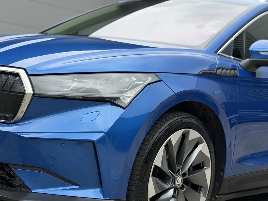Škoda Enyaq iV 80 | Elektrisch verstelbare stoelen incl. geheugenfunctie | Stoel- en stuurverwarming | Elektrisch bedienbare achterklep | Lederen bekleding | Achteruitrijcamera | Parkeersensoren voor- en achter | Apple/Android Carplay