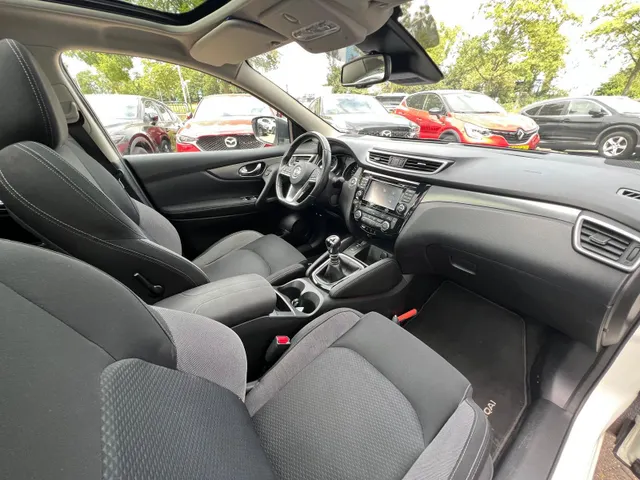 Nissan QASHQAI 1.2 N-Connecta | NAVIGATIE | PANORAMA DAK | 360 CAMERA | 18 INCH | CRUISE CONTROL | CLIMATE CONTROL |