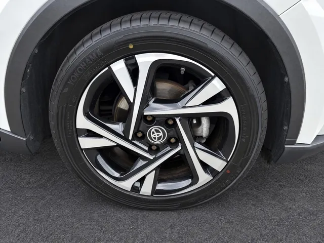 Toyota C-HR 1.8 Hybrid Style Bi-Tone | Parkeersensoren | Stoelverwarming