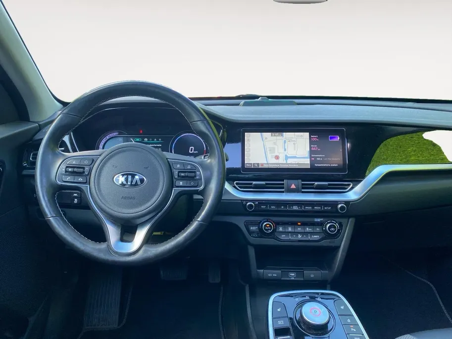 Kia e-Niro DynamicPlusLine 64 kWh Climate control | Stoel,- en stuurverwarming | Parkeercamera | Cruise control | Elek. schuif/kanteldak | 16 inch LM velgen |