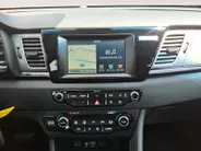 Kia Niro 1.6 GDi Hybrid First Edition achteruitrijcamera , navigatiesysteem full map , electronic climate controle , cruise , parkeersensor , lm velgen zwart .