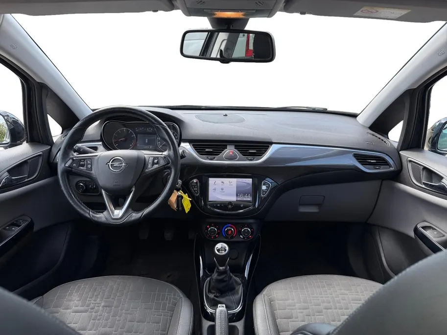 Opel Corsa 1.0 Turbo Cosmo | 100% onderhouden | NL auto | Panorama dak | Stoelverwarming | Stuurverwarming | Cruise control | Parkeersensoren voor en achter | Achteruitrijcamera | Navigatie | Bovag garantie |