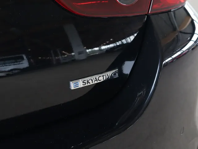 Mazda 3 2.0 e-SA-G Exclusive-line | Head-Up display | Camera