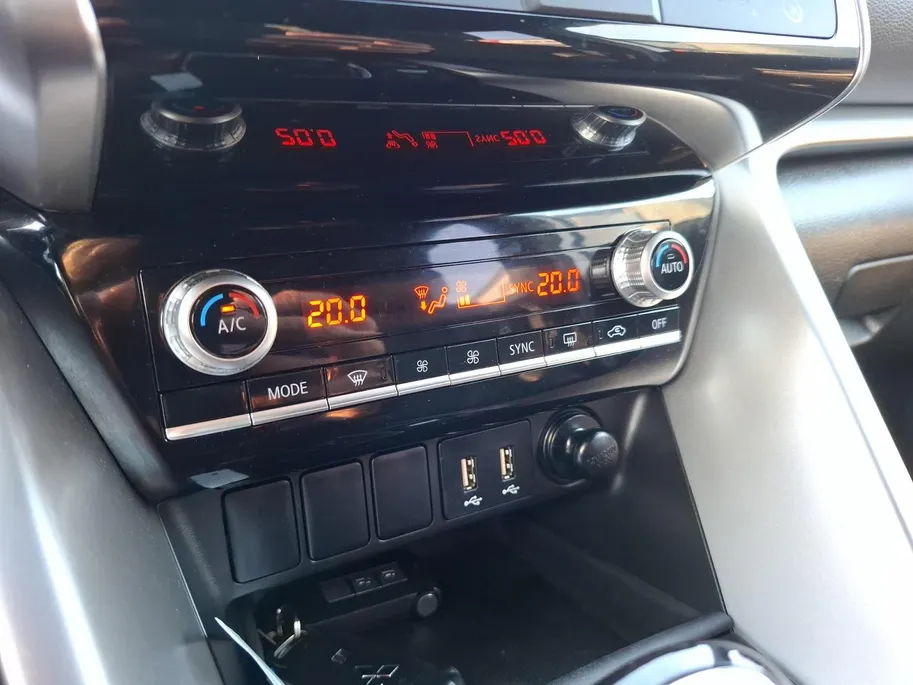 Mitsubishi Eclipse Cross 2.4 PHEV Intense+ | LAGE KILOMETERS | STOELVERWARMING | CARPLAY | NAV | ELEKTRISCHE STOEL |