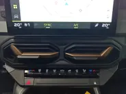 Dacia Bigster 1.8 Hybrid 155 Extreme AUTOMAAT NAVI TREKHAAK AIRCO 360CAMERA CRUISE CONTROLE SCHUIFKANTELDAK APPLE CARPLAY ANDROID AUTO ZEER MOOIE AUTO DEALER ONDERHOUDEN