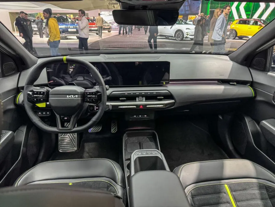 Kia EV4 GT AWD 81.4 kWh Launch control | Elektronisch adaptief onderstel met road-preview | 20' lichtmetalen GT-velgen