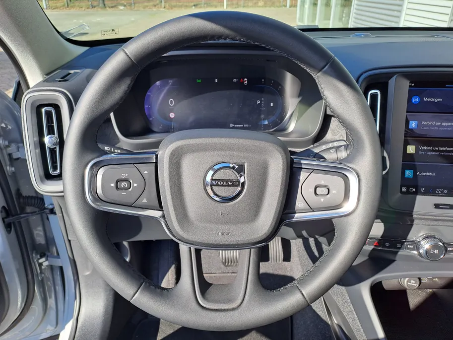 Volvo XC40 2.0 B3 Essential AUTOMAAT | Stuur/stoelverwarming | Adaptieve Cruise | Camera | Sensoren | Dode hoek | Apple Carplay/Android Auto