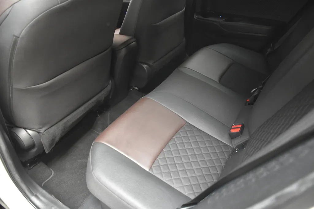 Toyota C-HR 1.8 Hybrid 122pk CVT Bi-Tone Navigatie | Cruise | Clima | PDC |Half Leer | Parlemoer Wit