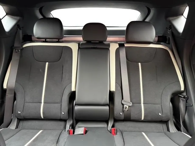 Kia EV6 GT-Line 84 kWh Panoramisch schuif-/kanteldak | Verwarmbare en geventileerde stoelen | V2L | Meridian Premium Sound System | 360 camera | Metallic lak | Fabrieksgarantie t/m 11-04-2033 + 3x 1 jaar* | NAP