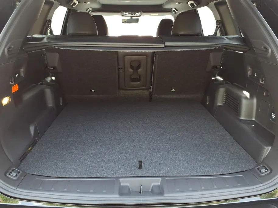 Mitsubishi Outlander 2.4 PHEV Black Edition | Showroom voorraad korting 5.000 euro | Automaat | Navigatie | PDC/Camera | Lederen interieur | 20 inch. | 8jaar Garantie. m26