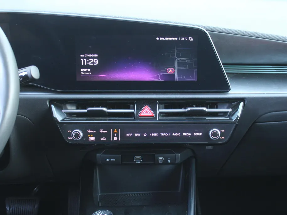 Kia Niro EV Air 64.8 kWh | Stuur-/stoelverwarming | Camera | Cruise adapt. | 17' LM | Elekt. stoelverstelling | Dodehoek detectie | LED | Clima |