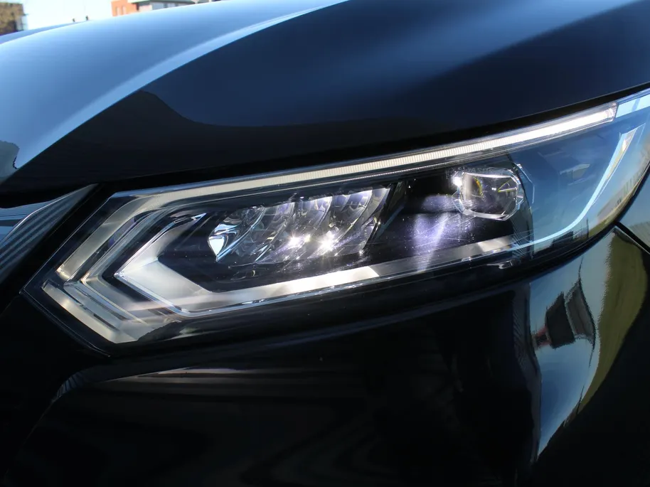 Nissan QASHQAI 1.2 Tekna | Trekhaak | 360 Camera | Pano dak | Stoel-/voorruitverwarming | Dodehoek detectie | Elek. stoelverstelling | Clima | 19' LM | 1e eigenaar |
