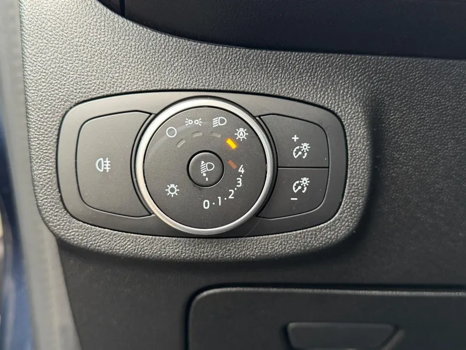 Ford Fiesta 1.1 Trend | Trekhaak | All Season Banden | Parkeersensoren Achter | Navigatie | Cruise Control | Voorruitverwarming | Airco | Apple Carplay & Android Auto | Bovag Garantie