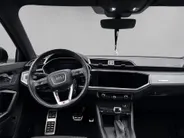 Audi Q3 35 TFSI 150pk S edition · Apple/Android Car Play · 20'' Lichtmetalen Velgen · Elek. inklapbare buitenspiegels · Audi Sound · Virtual Cockpit · Garantie t/m 16-01-2027 of 100.000km