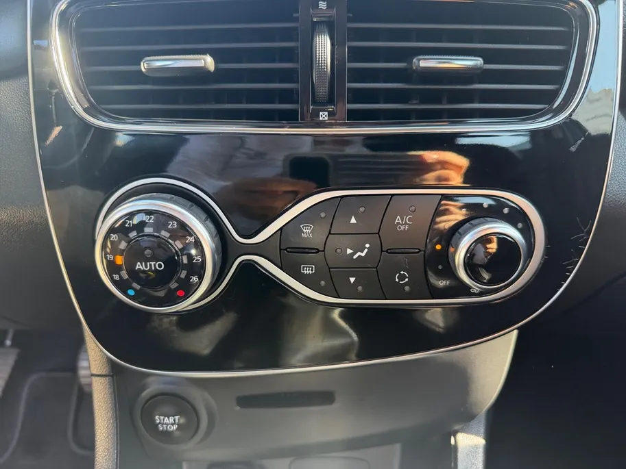 Renault Clio 0.9 TCe Intens | Bluetooth | Cruise & Climate Control | Parkeersensoren | Navigatie | LMV | Onderhoudshistorie | 12 Maanden BOVAG Garantie