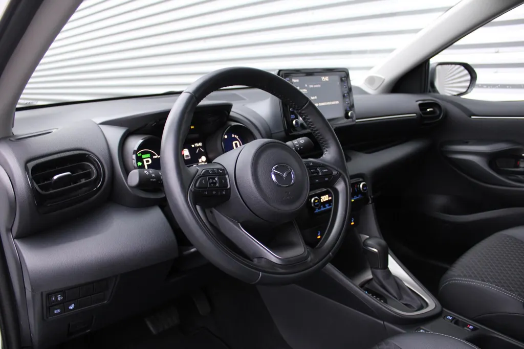 Mazda 2 Hybrid 1.5 Agile Comfort pakket | Airco | Cruise | Apple Carplay | Android Auto | Camera | 15' LM |